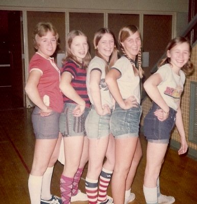 line up, girls!  (by Sue Lindsay)