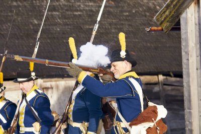 Soldat kontrollerar fngkrut