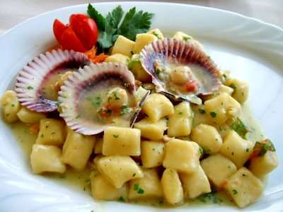 Gnocchi con fiori di zucca e capesante