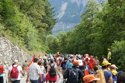 Crowds descending Alp D'Huez