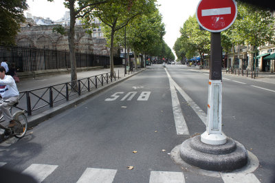 Bus / Cycle lanes Paris