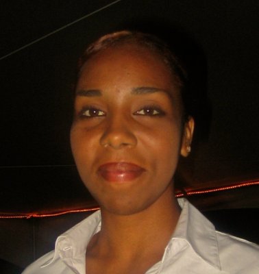 Curacao waitress 215.jpg