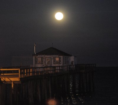 moon over pier 281.jpg