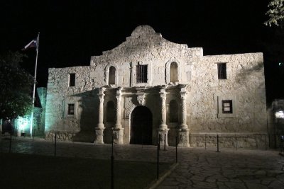 The Alamo at night 775.jpg