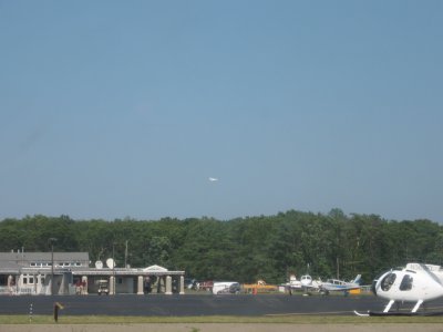 East Hampton plane approaching