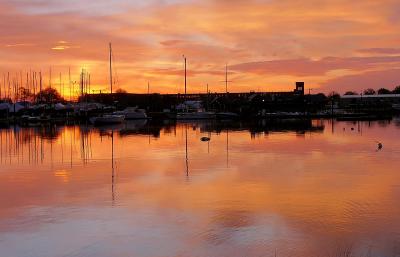 Pbase sunrise 2 on May 8 2006.jpg