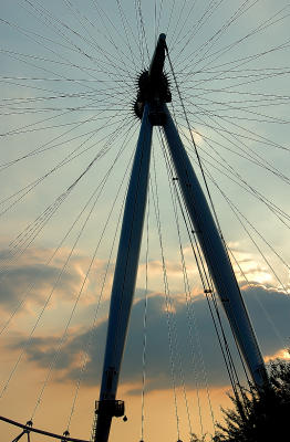 pbase London Eye 1 June 30 2006.jpg