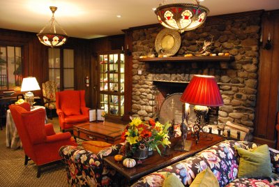 Library at Manoir Hovey, North Hatley, QC