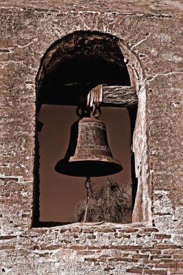 San Juan Capistrano Bell I - 2000.jpg