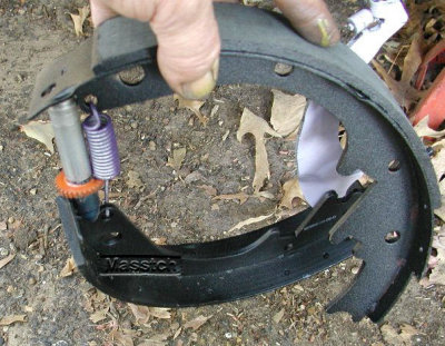 star wheel end goes toward rear shoe. NOTE! Left-hand threaded adjuster screw is for  RIGHT (passenger) side brake