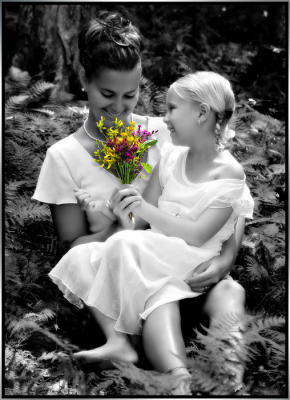 Amy&Hannah_B&W.jpg