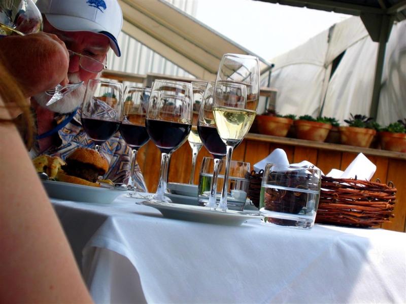Puzzle,-Total number of glasses ?!  Niagara, Ontario