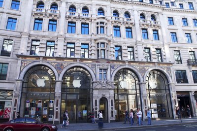 Apple Store in London.jpg