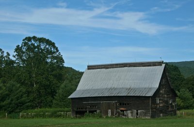 Rustic Appalachian Barn Blue Sky Day tb0711exr.jpg