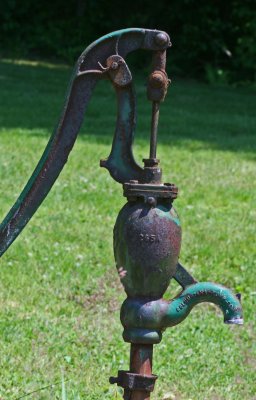 Old Hand Water Pump on Mills Mtn v tb0811gar.jpg