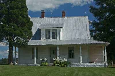Quaint Farm House in West Virginia Lowlands tb0811kdr.jpg