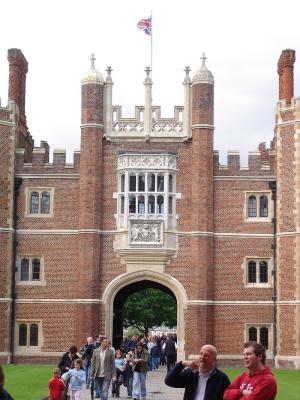 g4/73/564073/3/61025829.HamptonCourtPalace23.jpg