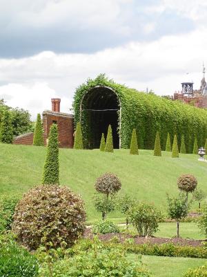 g4/73/564073/3/61027142.HamptonCourtPalace42.jpg