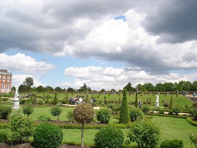 g4/73/564073/3/61027143.HamptonCourtPalace43.jpg