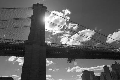 Brooklyn-bridge into the sun