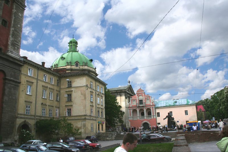 A nice square in Lviv (note the flea market & Ivan Fedoriv statue in the background).