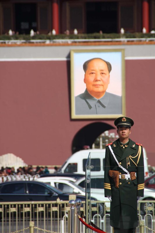 Soldier guarding the Tiananmen Tower and Mao Tse-tung.