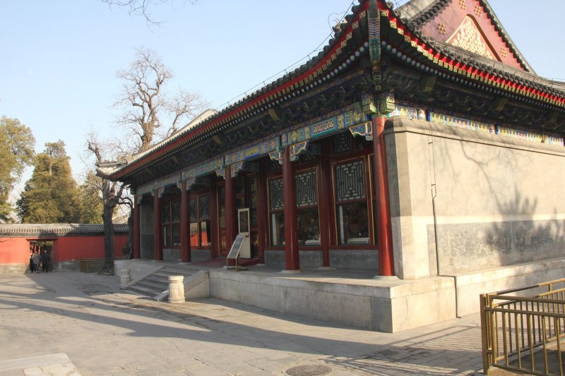 Side view of the smaller pavilion.