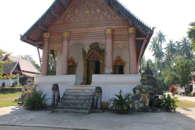 Next to Wat Visoun and the That Makmo is the smaller temple of Wat Aham.