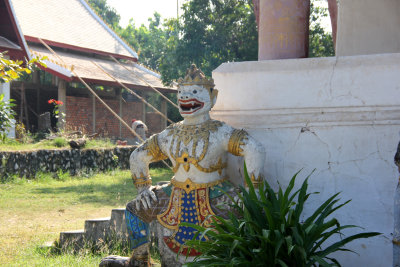 Another colorful Buddhist statue outside the temple. They appear to be guarding it.