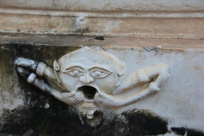 I saw this unusual sculpture which is used for water drainage when climbing up Phou Si Hill.