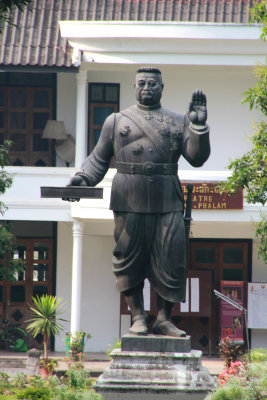 Close-up of the Savang Vatthana statue. He ruled from 1959, after his father's death, until his forced abdication in 1975.