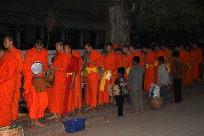 The procession of monks on the main street was much larger than the one I saw the previous day. It went on for several blocks.