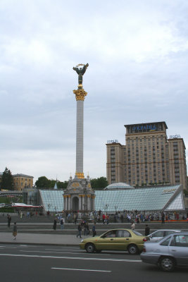 Ukrainia monument by Anatoly Kushch (2001) for the 10th anniversary of Ukraine's independence.