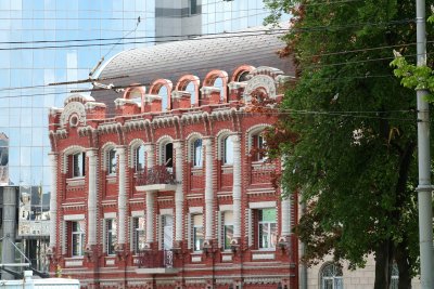 A view of a beautiful building off of Bogdan Khmelnitsky Square.