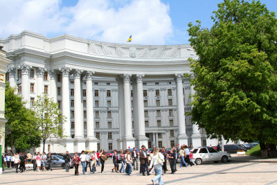 Ukrainian President's Administration Blg. next to St. Michaels Golden Domes Cathedral.