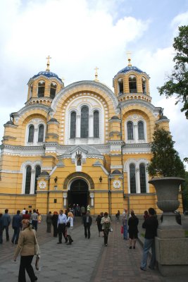 Close-up of Saint Volodymyr's Cathedral (a lot of people were there because it was Sunday morning).