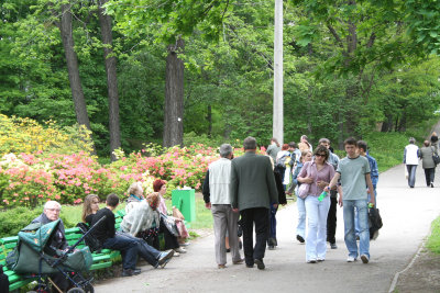Entrance to the Kiev Botanical Gardens. Everyone was out on a beautiful Sunday morning.