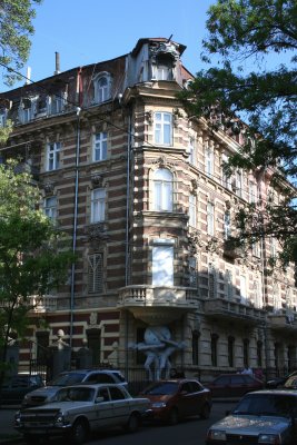 Great house with sculpture of titans on the corner on Gogolya Street.