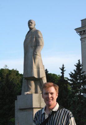 Me posing in front of the statue of Lenin.