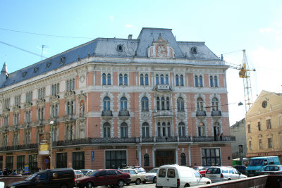 Hotel George was once the best hotel in Lviv. That is no longer the case; only the faade is reminiscent of its former splendor.
