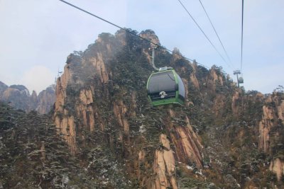 A passing cable car as we approached the summit.