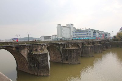 Bridge over the Huangshan River near Old Town.