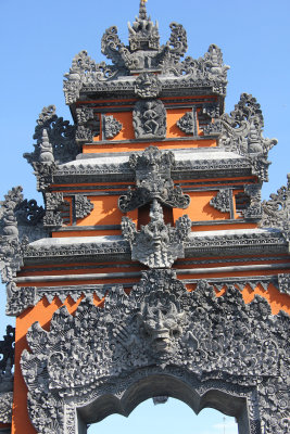 Entrance gate to Tanah Lot Temple, located in Tabanan, about 20 km from Denpasar.