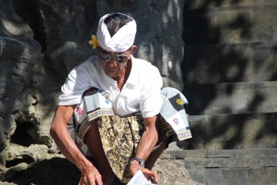 Another Balinese holy man at the Tanah Lot temple.