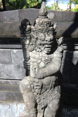 Another Balinese statue near the Pura Batu Balong temple.