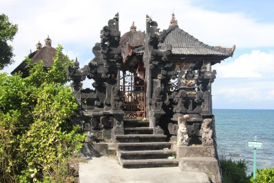 Faade of the Pura Batu Balong temple. Unfortunately, the gate was locked.