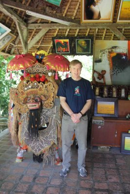 Art shop at Taman Ayun temple. I was really queasy from drinking from the holy spring at Tanah Lot temple earlier that morning!