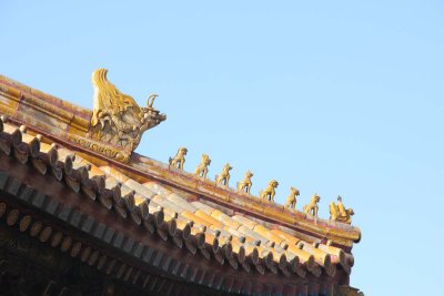 More beast figures on the roof. On the far left is a dragon and on the right an immortal rides a phoenix.