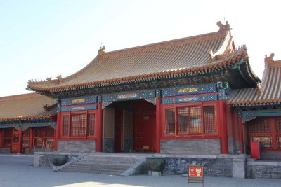 View of the Jinghe Gate. It serves as display space for the Palace Museum. There is another similar gate on the west side.
