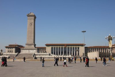 It was conceived of in 1949 and completed in 1958 to commemorate the people's heroes in modern Chinese history.